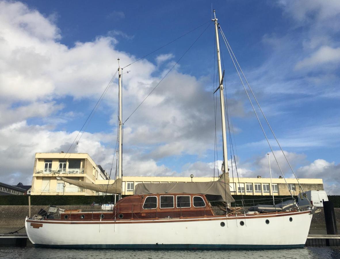 Port Deauville Yacht Vintage Exterior photo